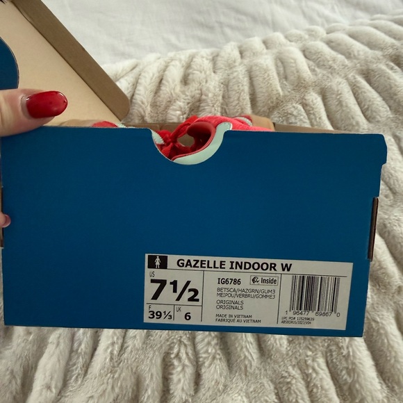 adidas Gazelle Indoor W Red with Mint Accents - Picture 3 of 3